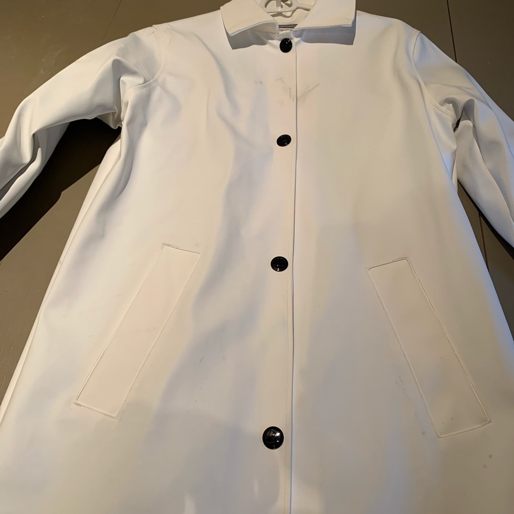 Petit Betau rain coat